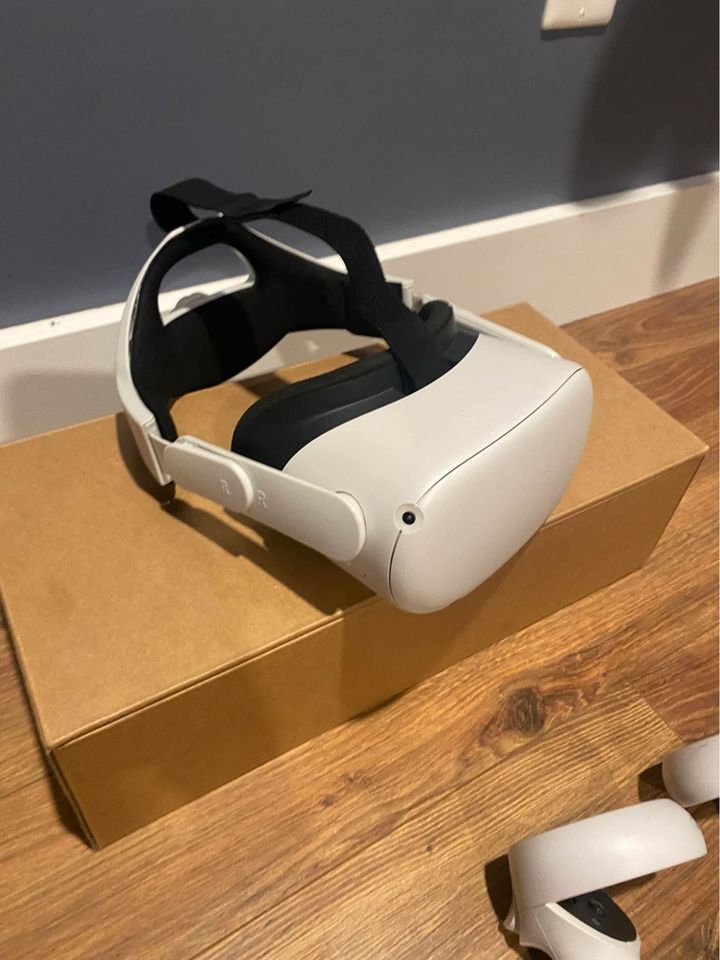 Oculus quest two with battery strap.