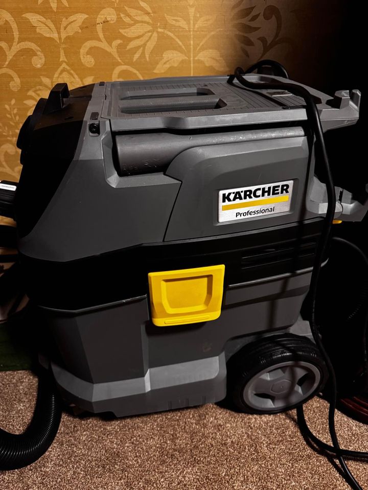 Karcher professional vacuum cleaner