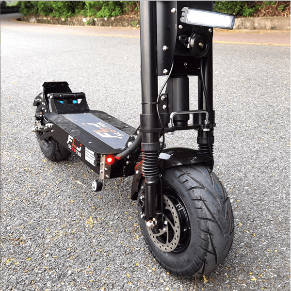 FLJ Verbesserter 13-Zoll-Räder 60V 6000W E Scooter mit 90-150km